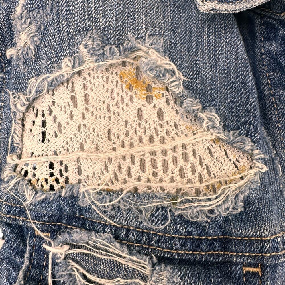 American Eagle Distressed Crochet Accent Button Up Jean Jacket Size Medium - Picture 3 of 12